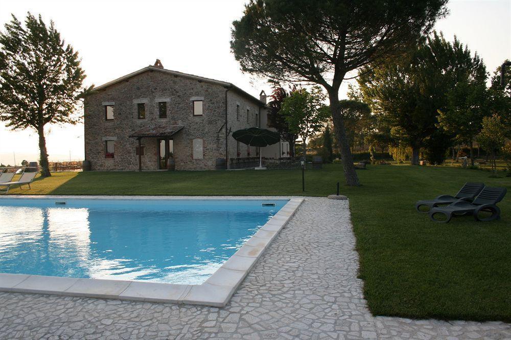 Entropia Ristorante Country House Todi Bagian luar foto