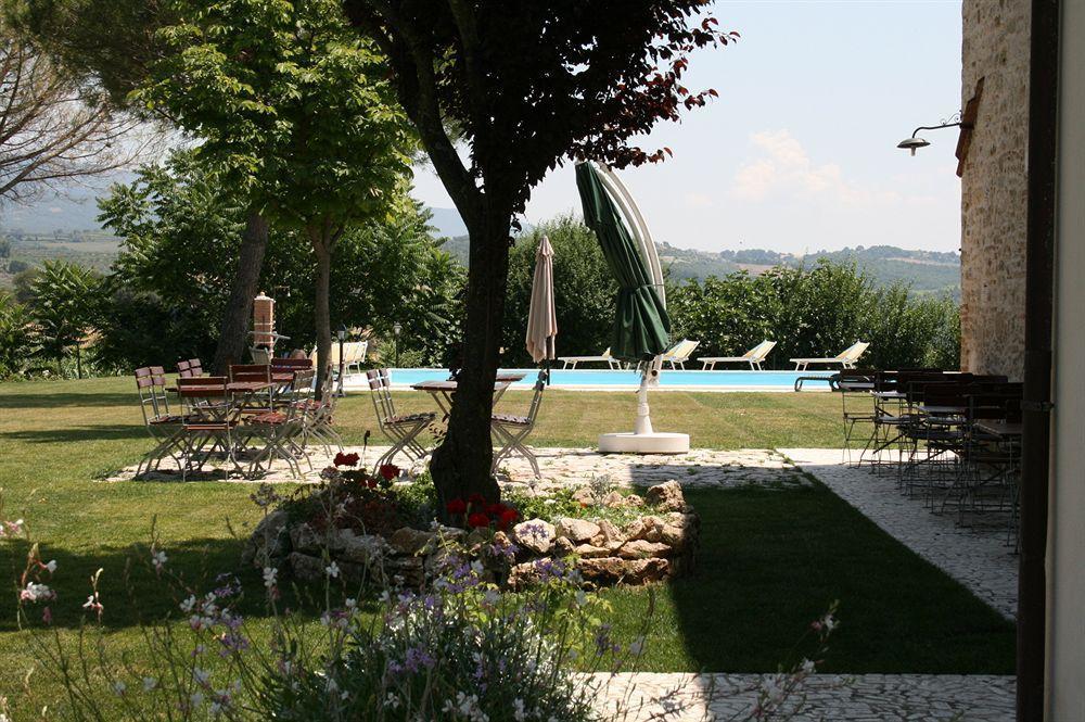 Entropia Ristorante Country House Todi Bagian luar foto